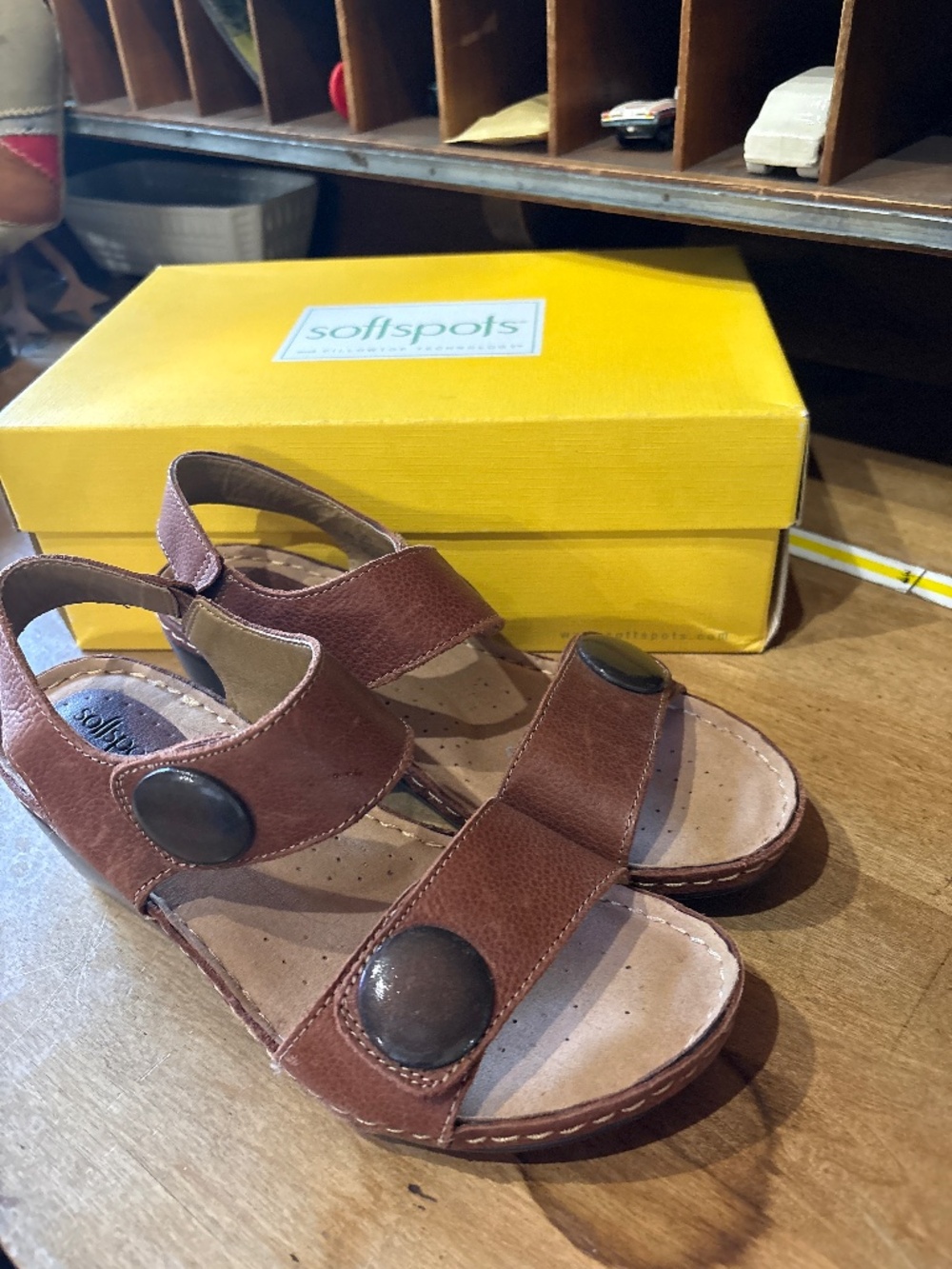 Softspots Pamela in Nutmeg size 8.5 sandal NWB